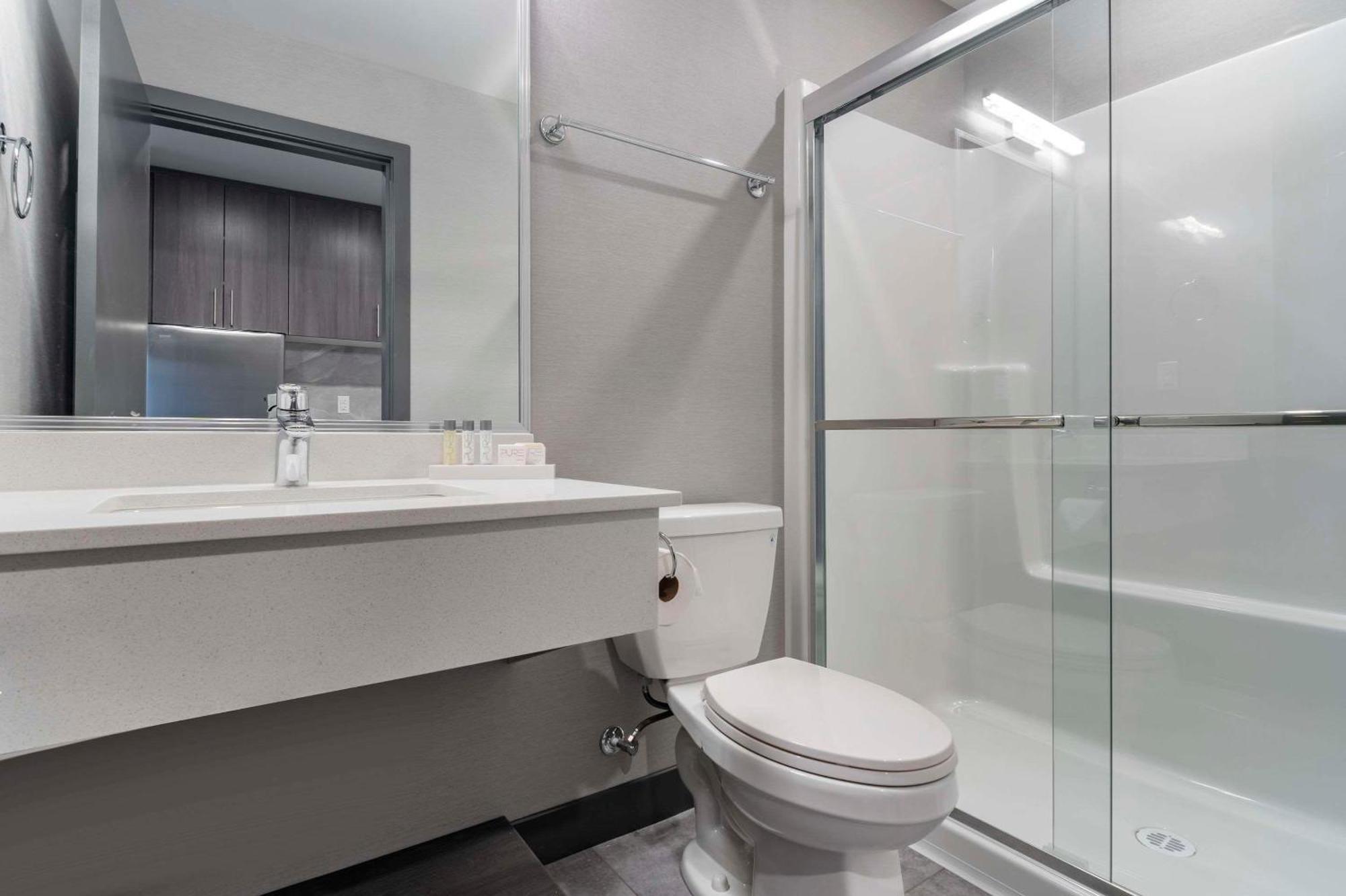 The Hue Hotel, Ascend Hotel Collection Kamloops Exteriör bild