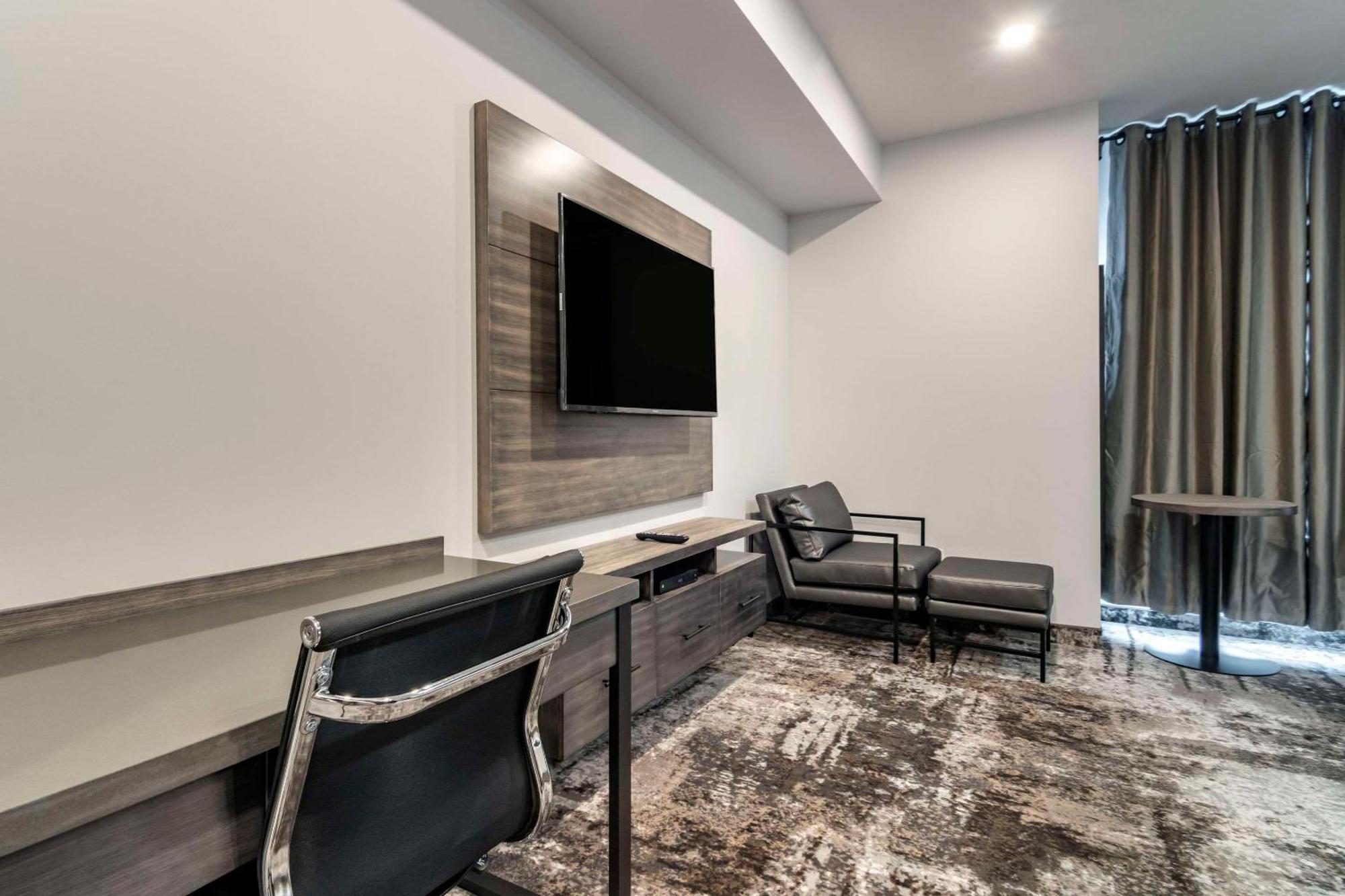 The Hue Hotel, Ascend Hotel Collection Kamloops Exteriör bild