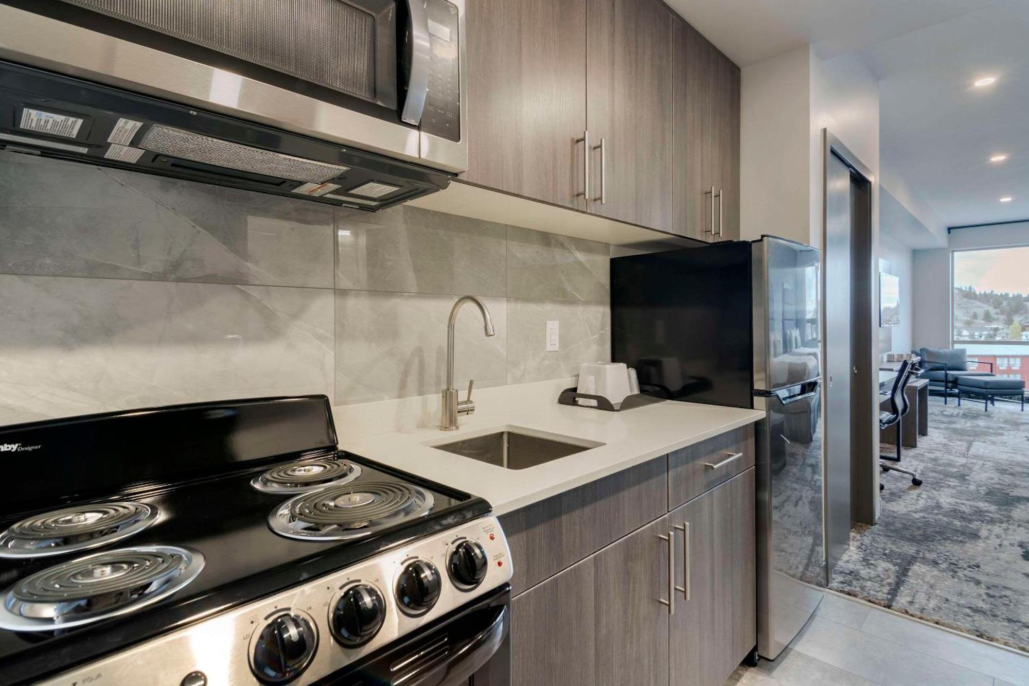 The Hue Hotel, Ascend Hotel Collection Kamloops Exteriör bild