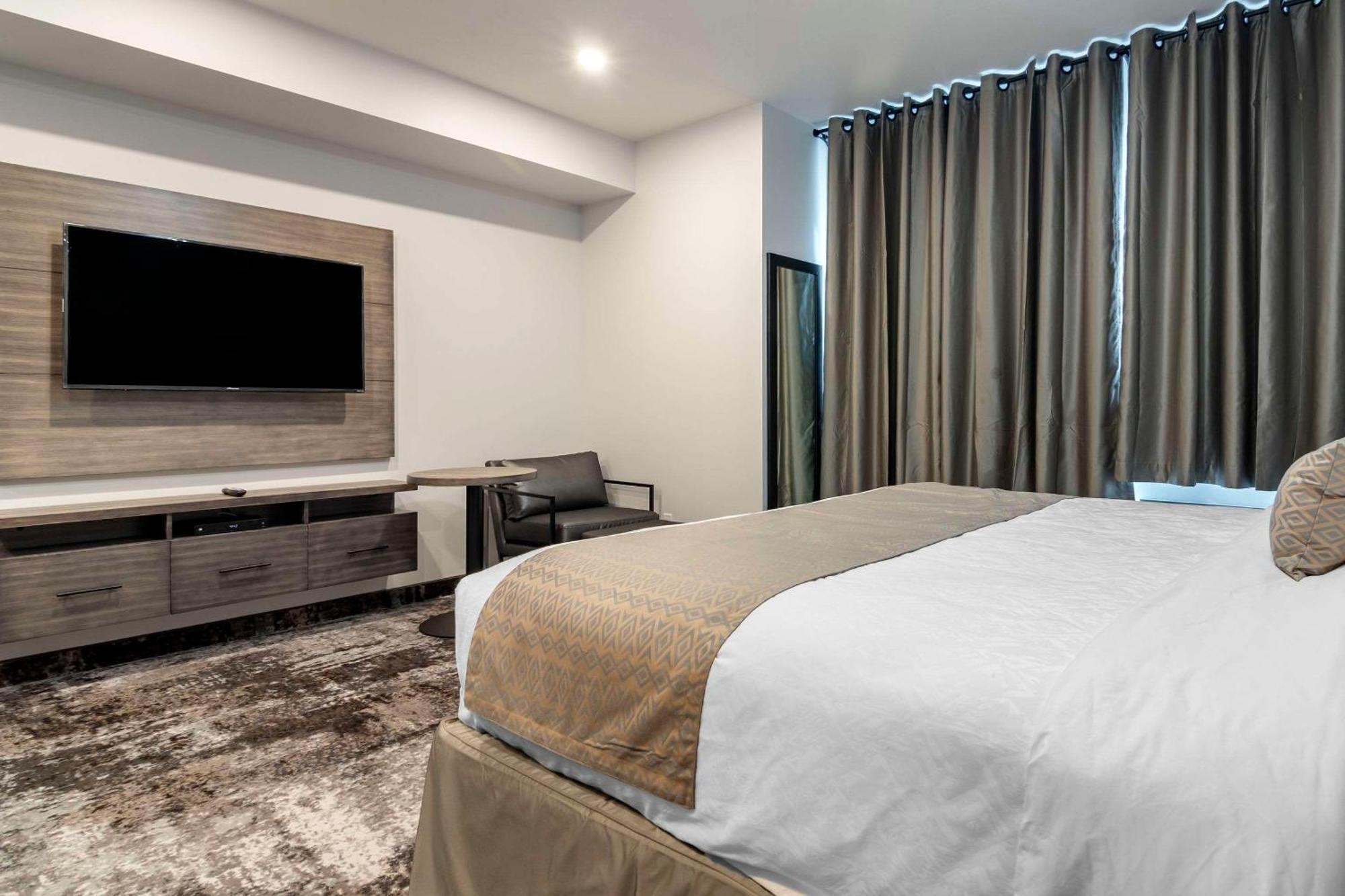 The Hue Hotel, Ascend Hotel Collection Kamloops Exteriör bild
