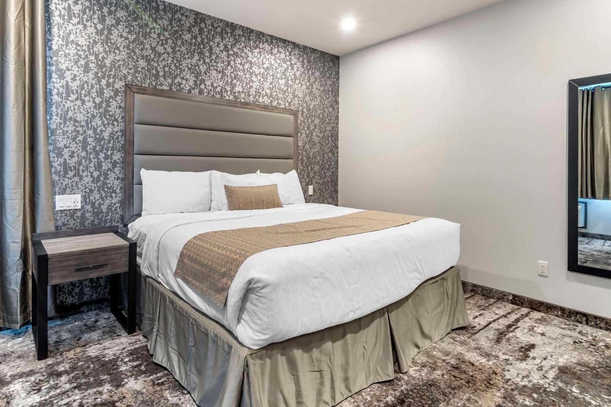 The Hue Hotel, Ascend Hotel Collection Kamloops Exteriör bild