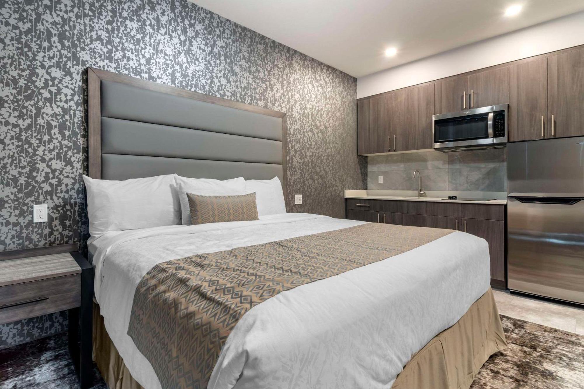 The Hue Hotel, Ascend Hotel Collection Kamloops Exteriör bild