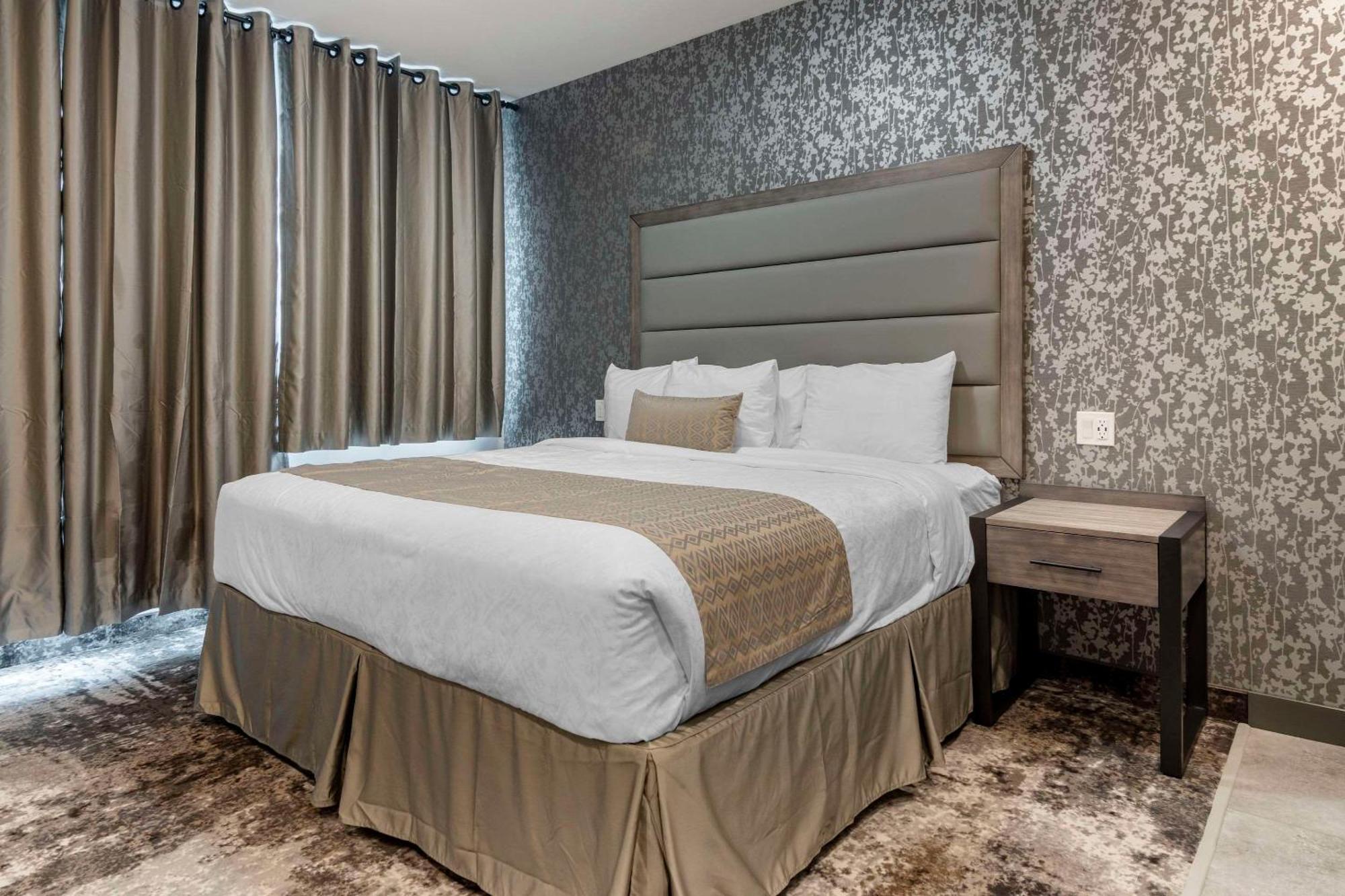 The Hue Hotel, Ascend Hotel Collection Kamloops Exteriör bild