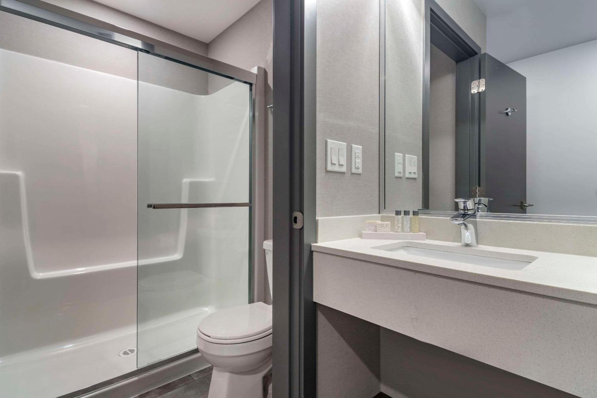 The Hue Hotel, Ascend Hotel Collection Kamloops Exteriör bild