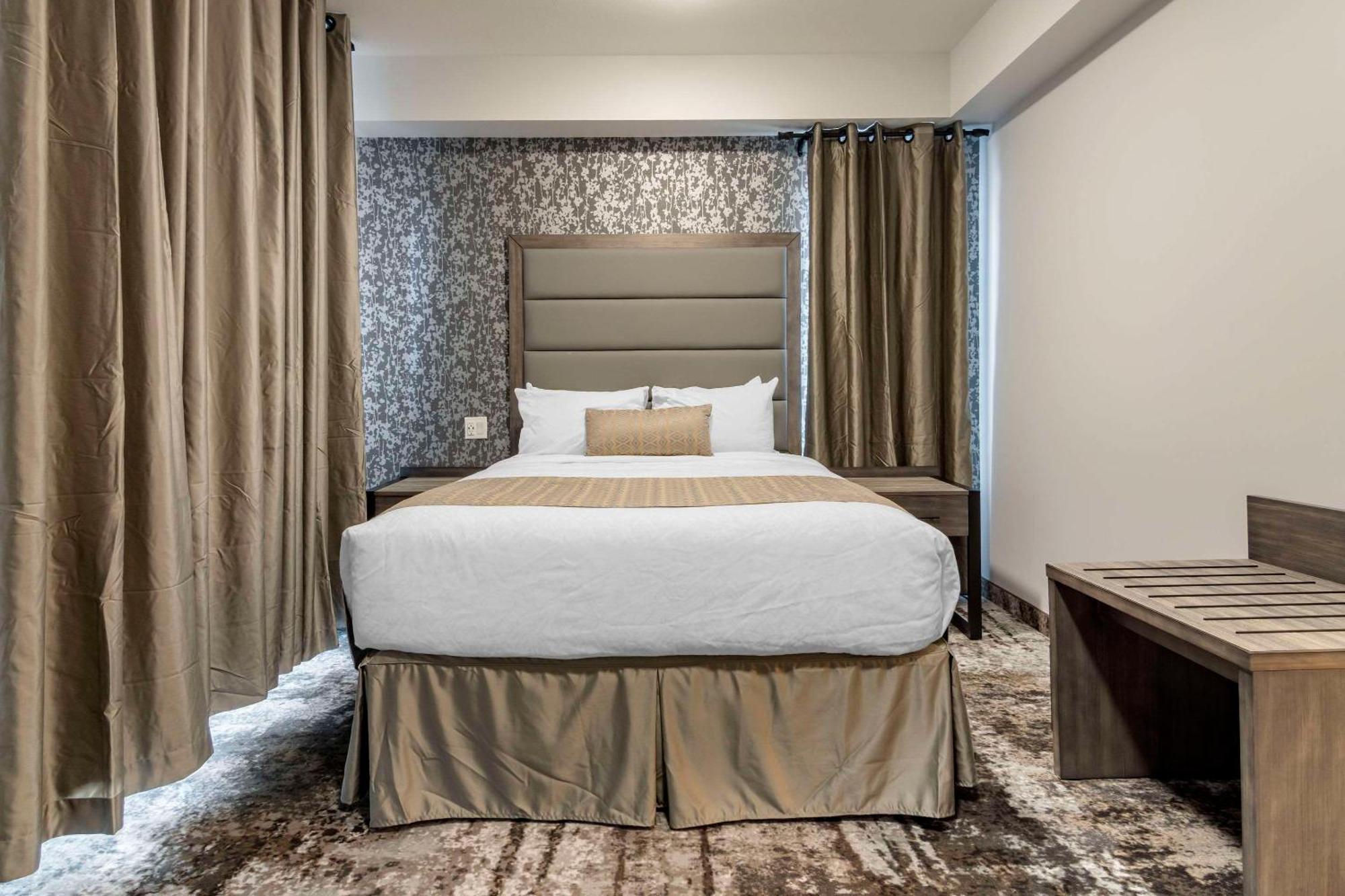 The Hue Hotel, Ascend Hotel Collection Kamloops Exteriör bild